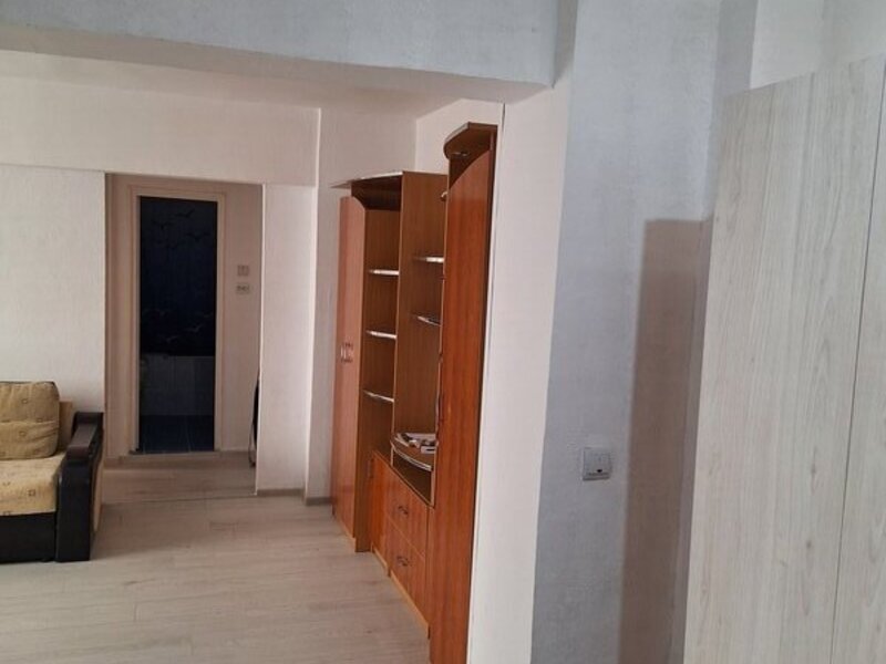 Berceni, Aparatori, Univ. Spiru Haret, 3 min de metrou, ac, tv, renovat