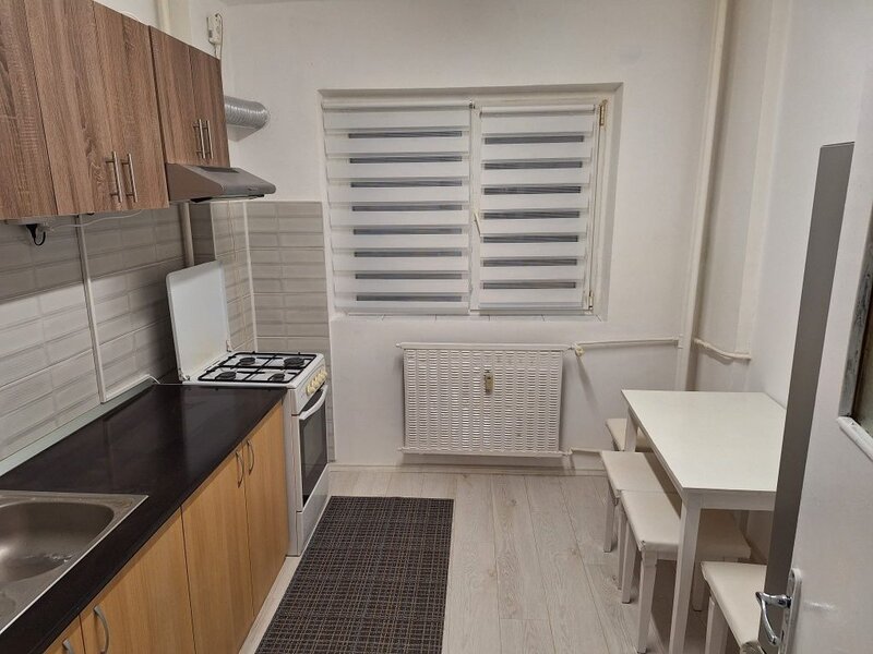 Berceni, Aparatori, Univ. Spiru Haret, 3 min de metrou, ac, tv, renovat
